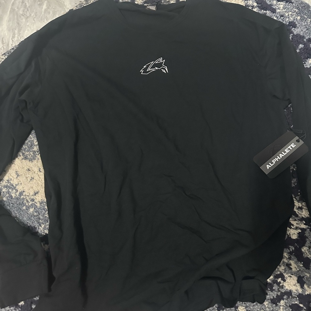 Alphalete men’s wolf head oversized ls tee in black-oversized